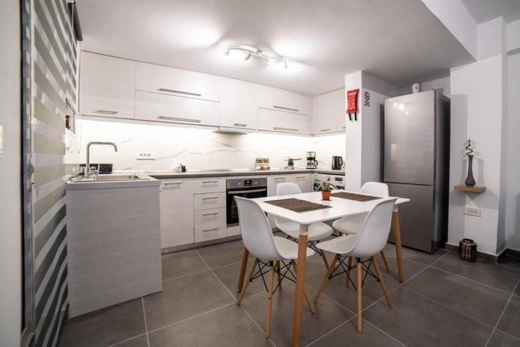 Brand New Aprt With Backyard In Lycabettus Hill ! Apartment Athena Bagian luar foto