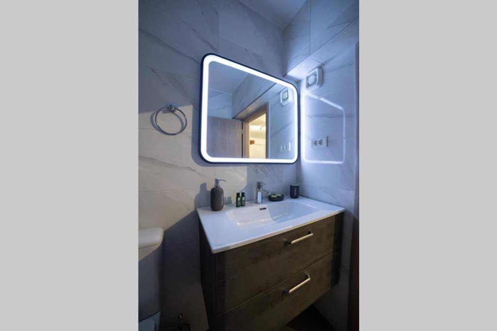 Brand New Aprt With Backyard In Lycabettus Hill ! Apartment Athena Bagian luar foto